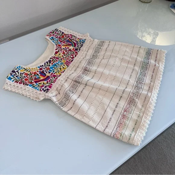 SUMMER TOP | Tan handmade embroidered crocheted shoe sleeve cottage core shirt - Picture 4 of 16